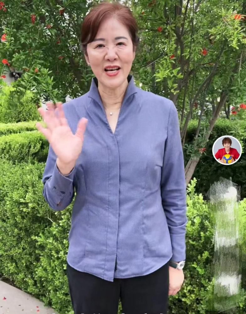 如此一来，咱们的公务机一口气就飞不过去了，必须中途找一个经停的机场补充燃油。